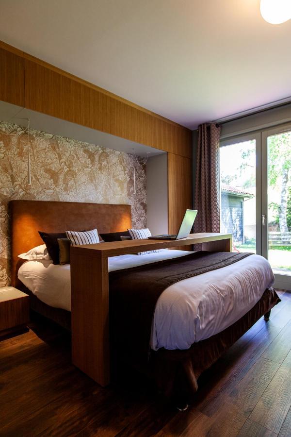 Logis Hotel Restaurant La Tour Dunieres Exterior photo